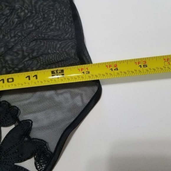 NWT Victoria's Secret Bodysuit One Piece Lingerie Black  Floral Lace M - Picture 3 of 10